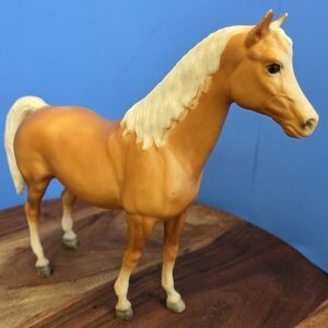 Breyer 1836 Ideal Series - Palomino Geronimo 2022 RETIRED